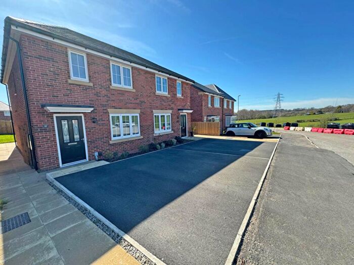 3 Bedroom Semi-Detached House To Rent In Deer Hill Drive, Shaw, OL2