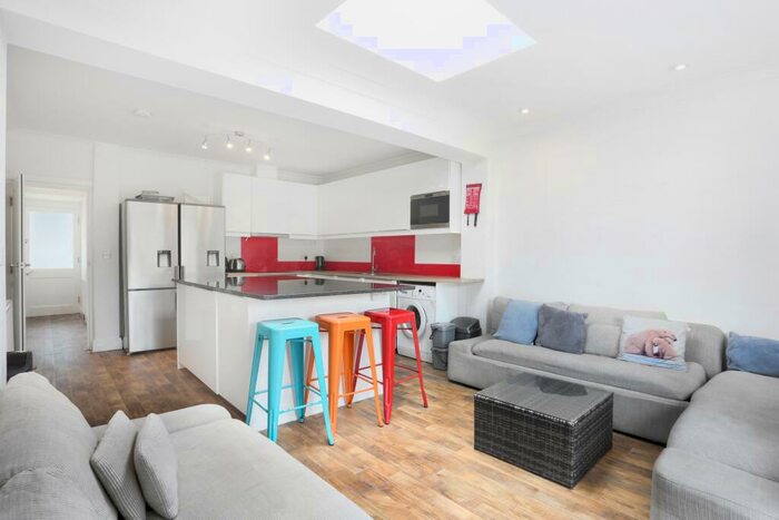 6 Bedroom Semi Detached House To Rent In Weston Rd, Guildford, GU2