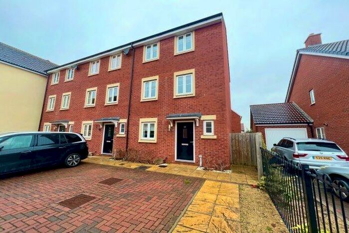 4 Bedroom Town House To Rent In Hollybrook Mews, Bristol BS37