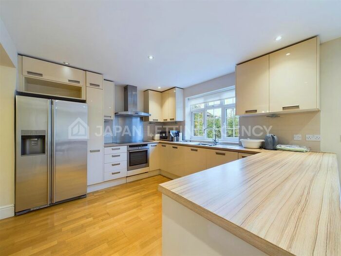 4 Bedroom Semi-Detached House To Rent In Heath Close, London, W5