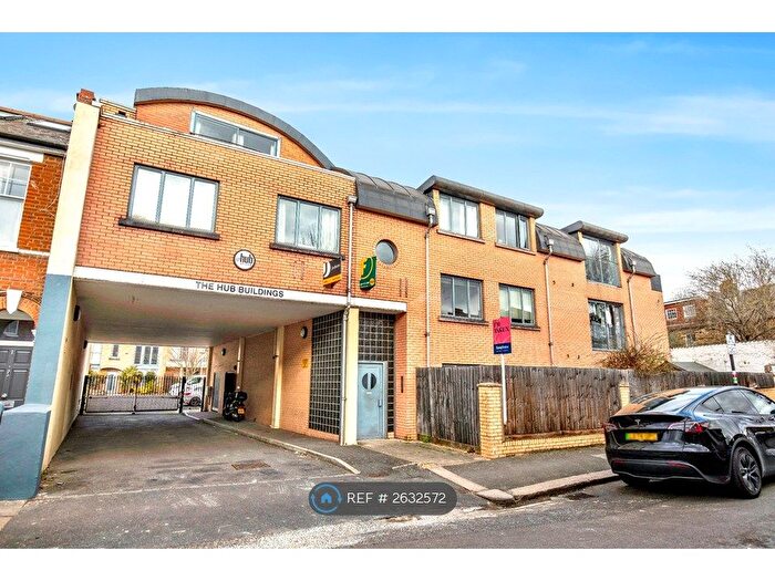 2 Bedroom Flat To Rent In Harberson Road, London, SW12