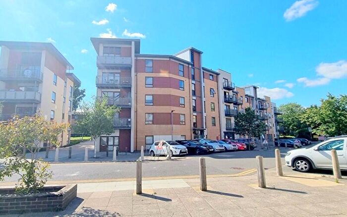 1 Bedroom Flat To Rent In Finlay Court, Commonwealth Drive, Crawley, West Sussex., RH10