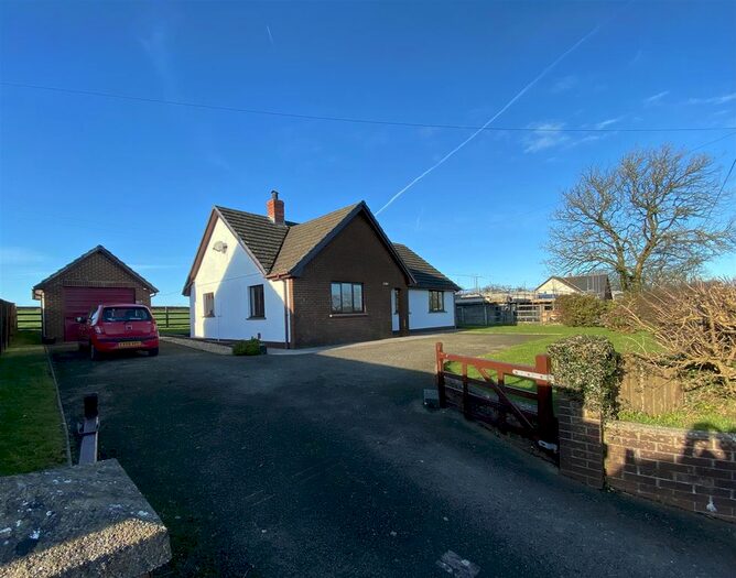 3 Bedroom Bungalow For Sale In Blaenwaun, Whitland SA34