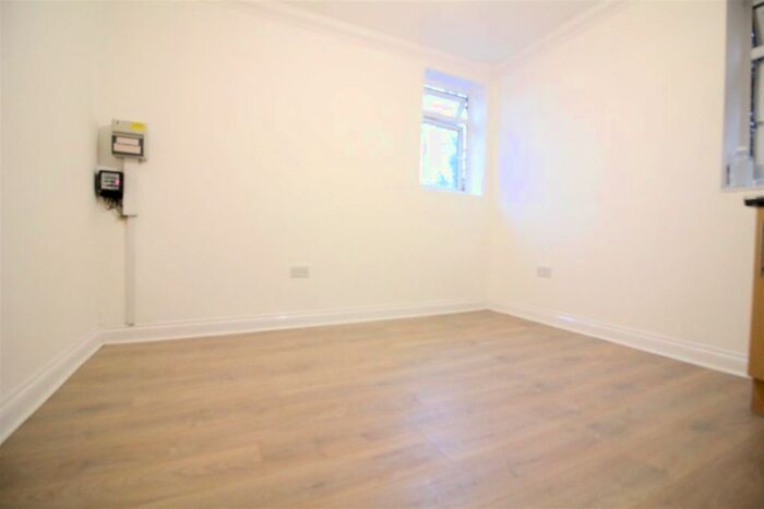 Studio To Rent In Hanger Lane, London, W5