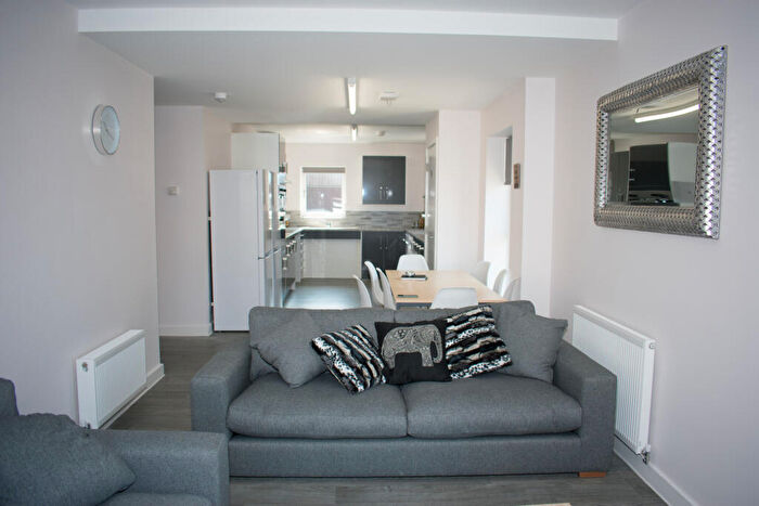 4 Bedroom Private Hall To Rent In Jeffery Street, Gillingham, ME7