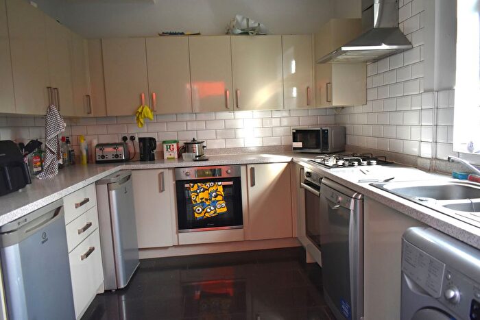 5 Bedroom Terraced House To Rent In Mackintosh Place, Cardiff, CF24