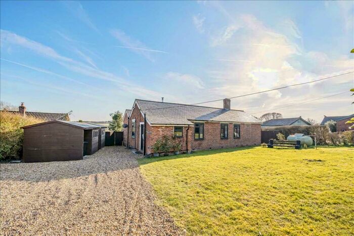 4 Bedroom Bungalow For Sale In Elm Road, Overton, RG25