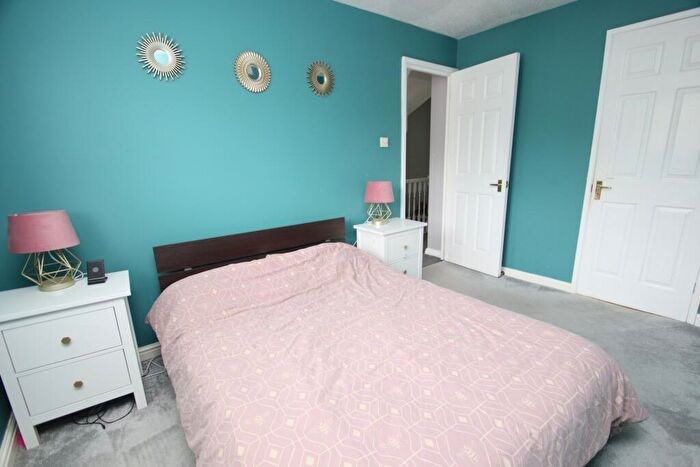 3 Bedroom End Of Terrace House For Sale In Foxwood Grove, Pratts Bottom, BR6