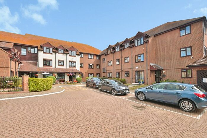 1 Bedroom Flat For Sale In Springwood Court, New Romney, TN28