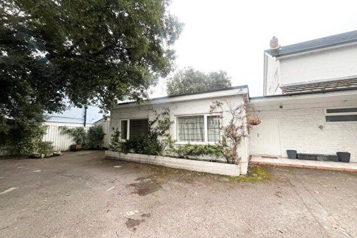 2 Bedroom Flat To Rent In Sandbanks Road, Poole, BH14