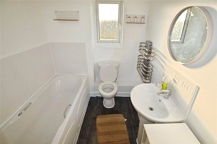 2 Bedroom Apartment To Rent In Bell Close, Laindon, Basildon, Essex, SS15