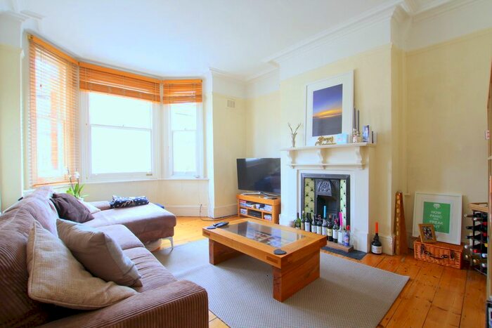 2 Bedroom Flat To Rent In Schubert Road, London, SW15