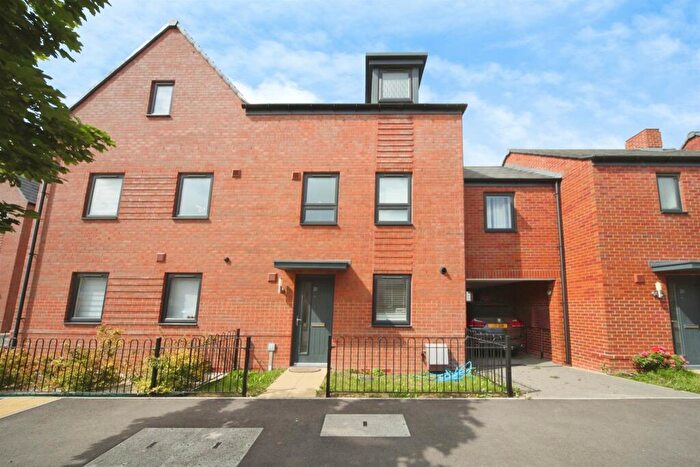 4 Bedroom Semi-Detached House For Sale In Sallow Field, Houghton Regis, Dunstable, LU5