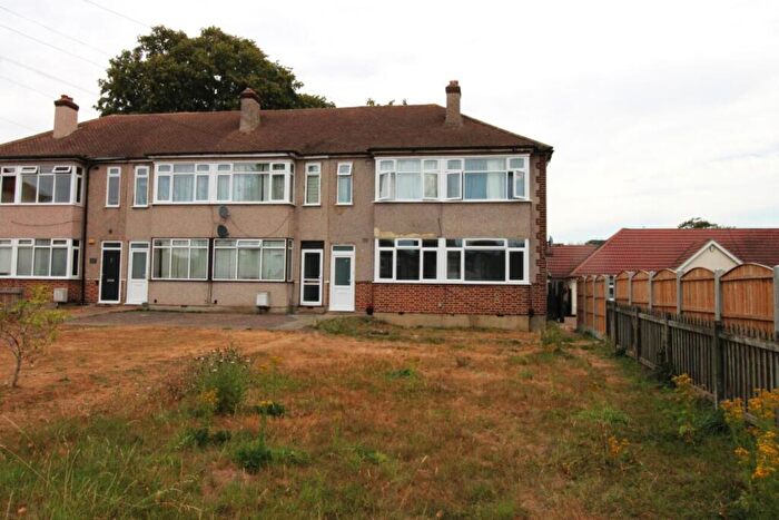 2 Bedroom Maisonette For Sale In Westlands Avenue, Hornchurch, Essex, RM11