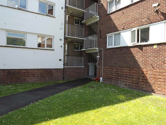 2 Bedroom Apartment To Rent In Downs Court Road, CR8