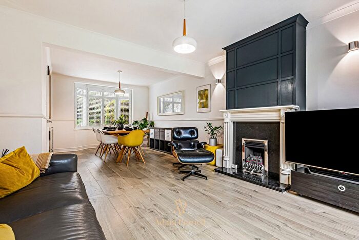 3 Bedroom Semi-detached House For Sale In Merevale Avenue, Hinckley, LE10