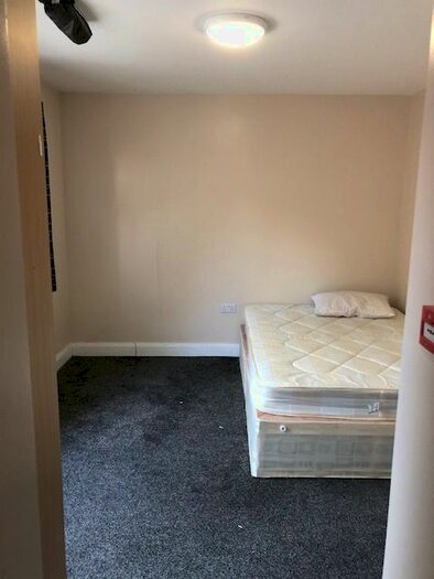 Studio To Rent In Worton Gardens, Isleworth, TW7