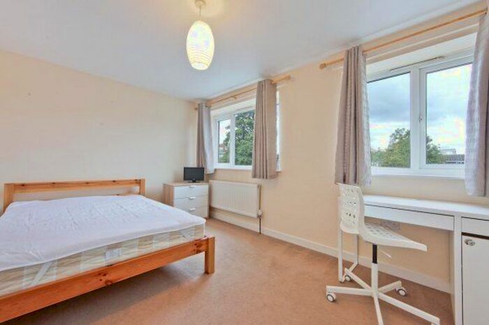 6 Bedroom End Of Terrace House To Rent In Smith Street, Surbiton, Greater London, KT5