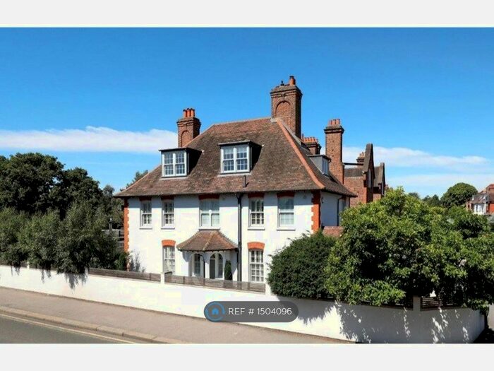 6 Bedroom Detached House To Rent In Murray Road, London, SW19