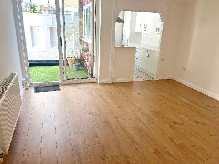 1 Bedroom Flat To Rent In Corporation Street, Islington, N7