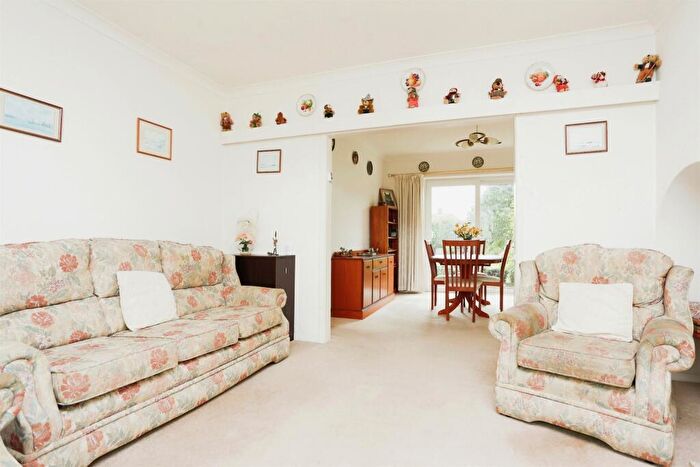 3 Bedroom Semi-Detached House For Sale In Woodnewton Drive, Leicester, LE5