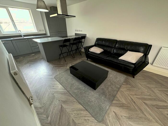 2 Bedroom Flat To Rent In Connaught Road, Cardiff, CF24