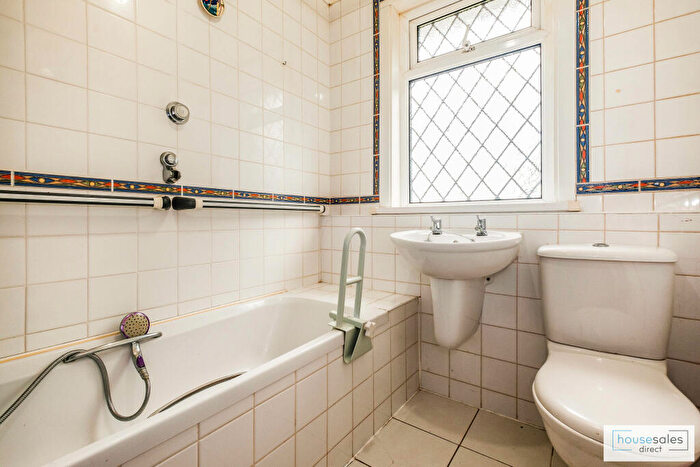 3 Bedroom Terraced House For Sale In Annweir Avenue, Lancing, BN15