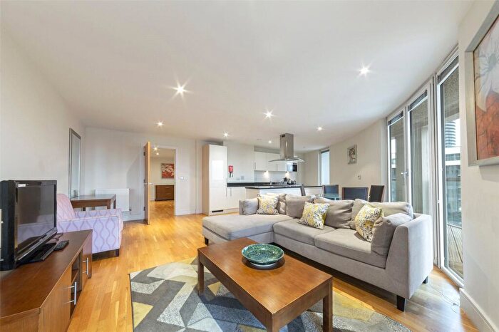 2 Bedroom Apartment To Rent In Quadrant Walk, Canary Wharf, London, E14