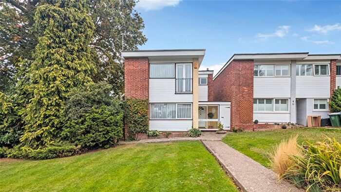 3 Bedroom Detached House For Sale In The South Glade, Bexley, DA5