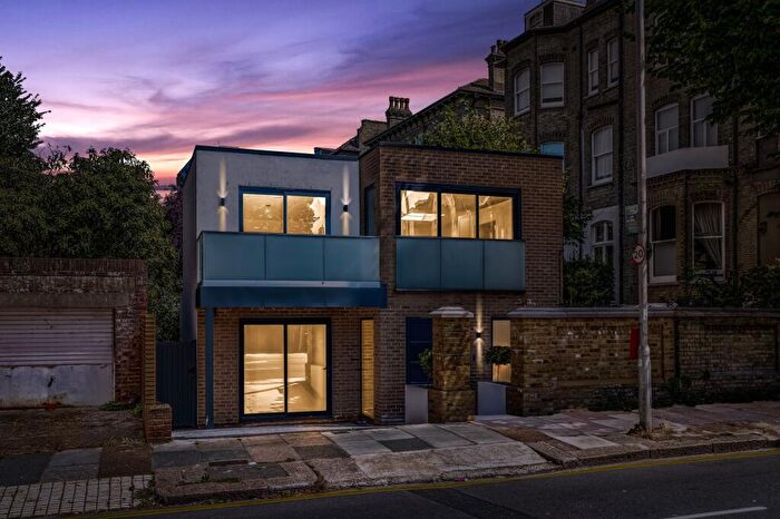 2 Bedroom Detached House For Sale In Eaton Road, Hove, BN3