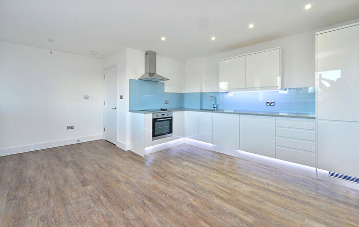 1 Bedroom Flat To Rent In Pearl House, Millennium Place, E2