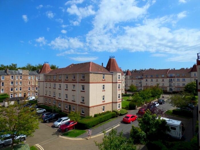 2 Bedroom Flat To Rent In Sinclair Place, Shandon, Edinburgh, EH11