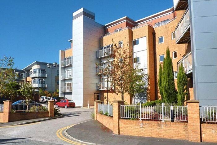 2 Bedroom Flat For Sale In Bury Old Road, Whitefield, M45