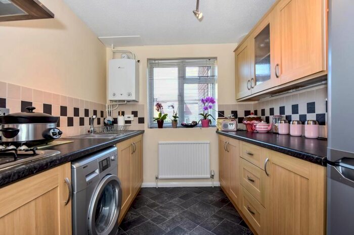 2 Bedroom Terraced House To Rent In Maidenhead, Berkshire, SL6