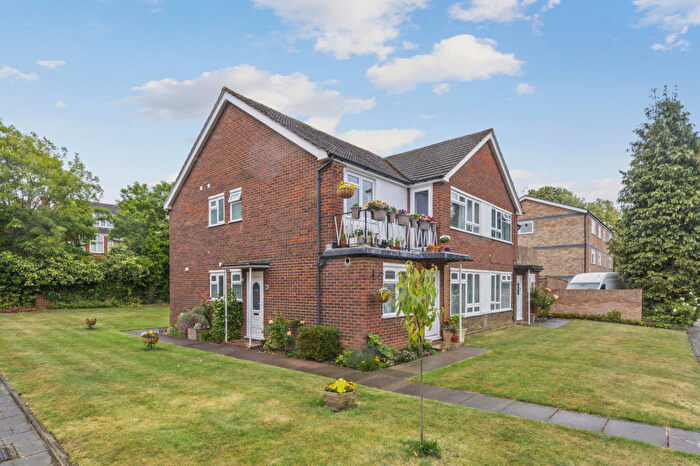 2 Bedroom Maisonette To Rent In Oakenshaw Close, Langley Road, Surbiton, KT6