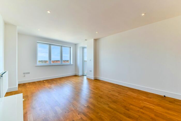 2 Bedroom Flat To Rent In High Street, Hounslow, TW3