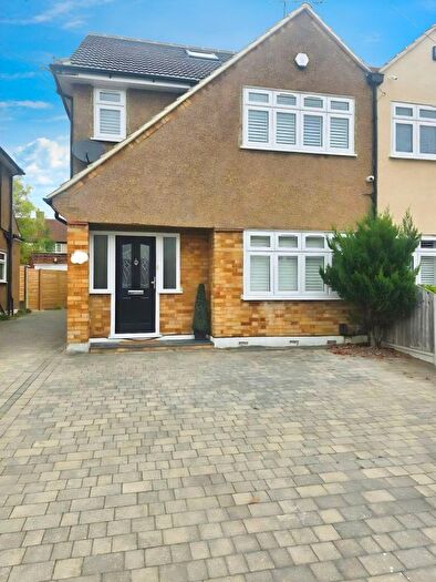 5 Bedroom Semi Detached House To Rent In Trent Avenue, Upminster, Essex, RM14