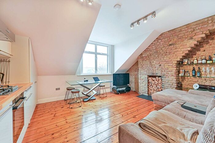 2 Bedroom Flat To Rent In Endymion Road, Brixton, London, SW2