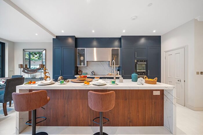 6 Bedroom Terraced House For Sale In Britannia Road, London, SW6