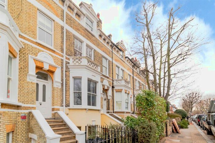 2 Bedroom Flat To Rent In Geraldine Road, London, SW18