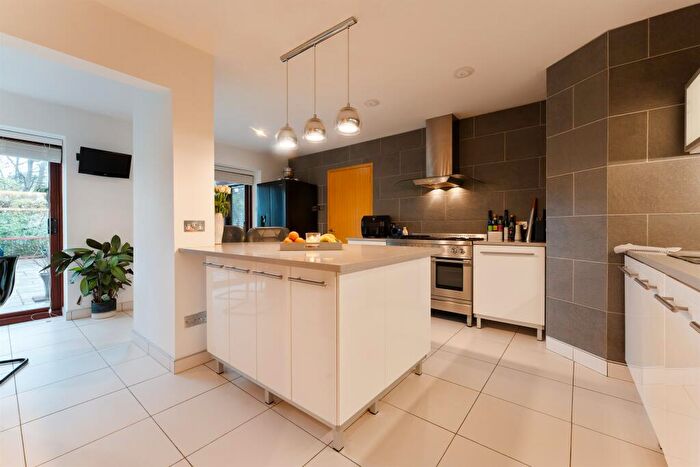 4 Bedroom Detached House For Sale In Broadstone, BH18 - Photo 7