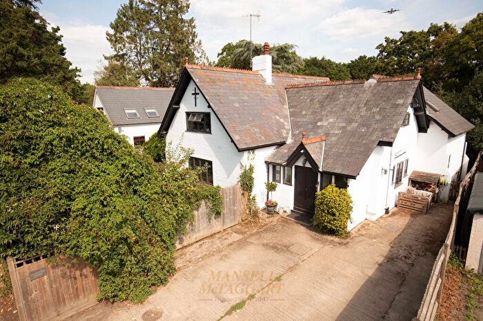 6 Bedroom Detached House For Sale In Peeks Brook Lane, Horley, RH6