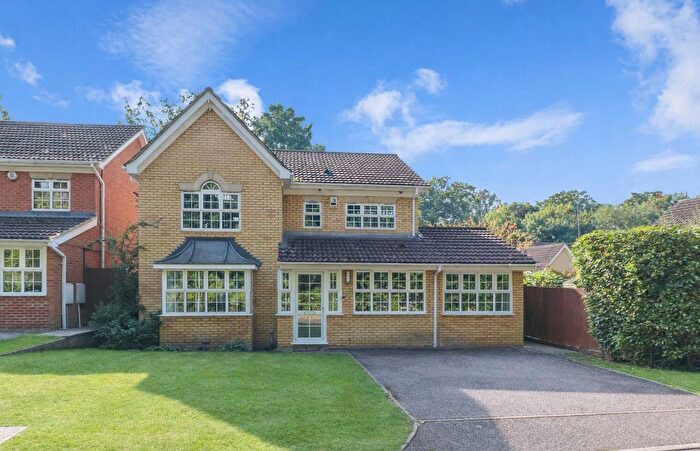 4 Bedroom Detached House For Sale In Tunnel Wood Road, Watford, WD17