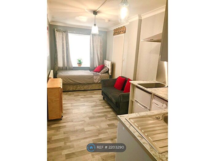 Studio To Rent In Somerby Court, Bramcote, Nottingham, NG9