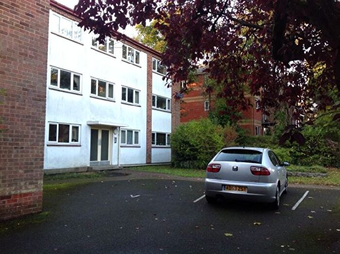 2 Bedroom Flat To Rent In St. Osmunds Road, Canford Cliffs, Poole, BH14