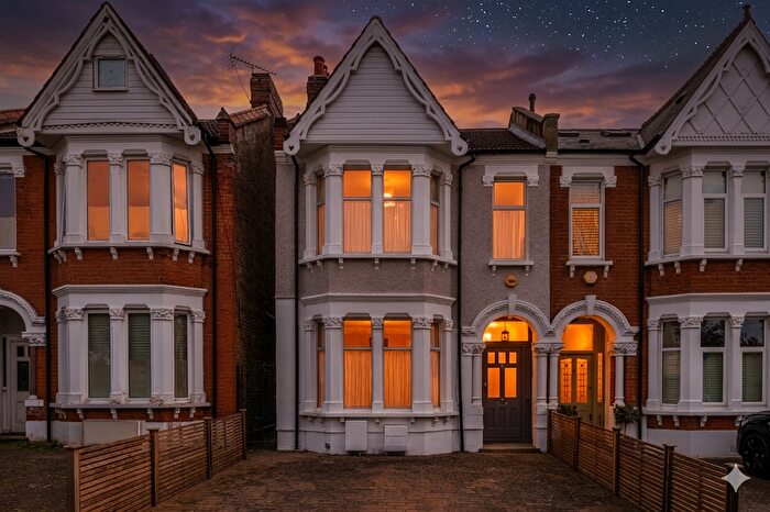 4 Bedroom Semi Detached House For Sale In Montague Road, Ealing, London, W13