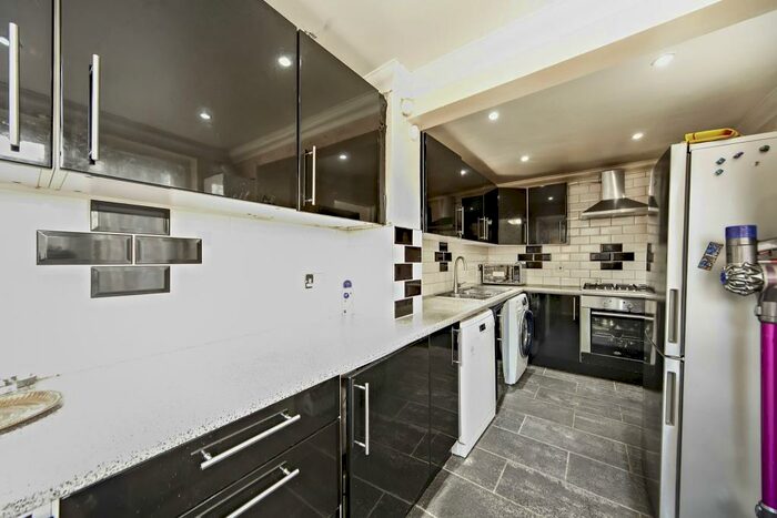 3 Bedroom House To Rent In Birdhurst Avenue, CR2