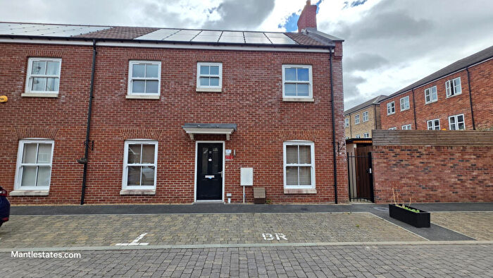 3 Bedroom Semi-Detached House For Sale In Toye Avenue, Whetstone, N20