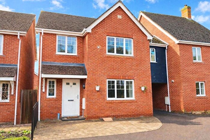 4 Bedroom Link Detached House For Sale In Turbary Road, Fleet, Hampshire, GU51