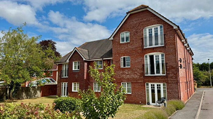 2 Bedroom Flat For Sale In Grove Court, Newtown Road, Newbury, RG14